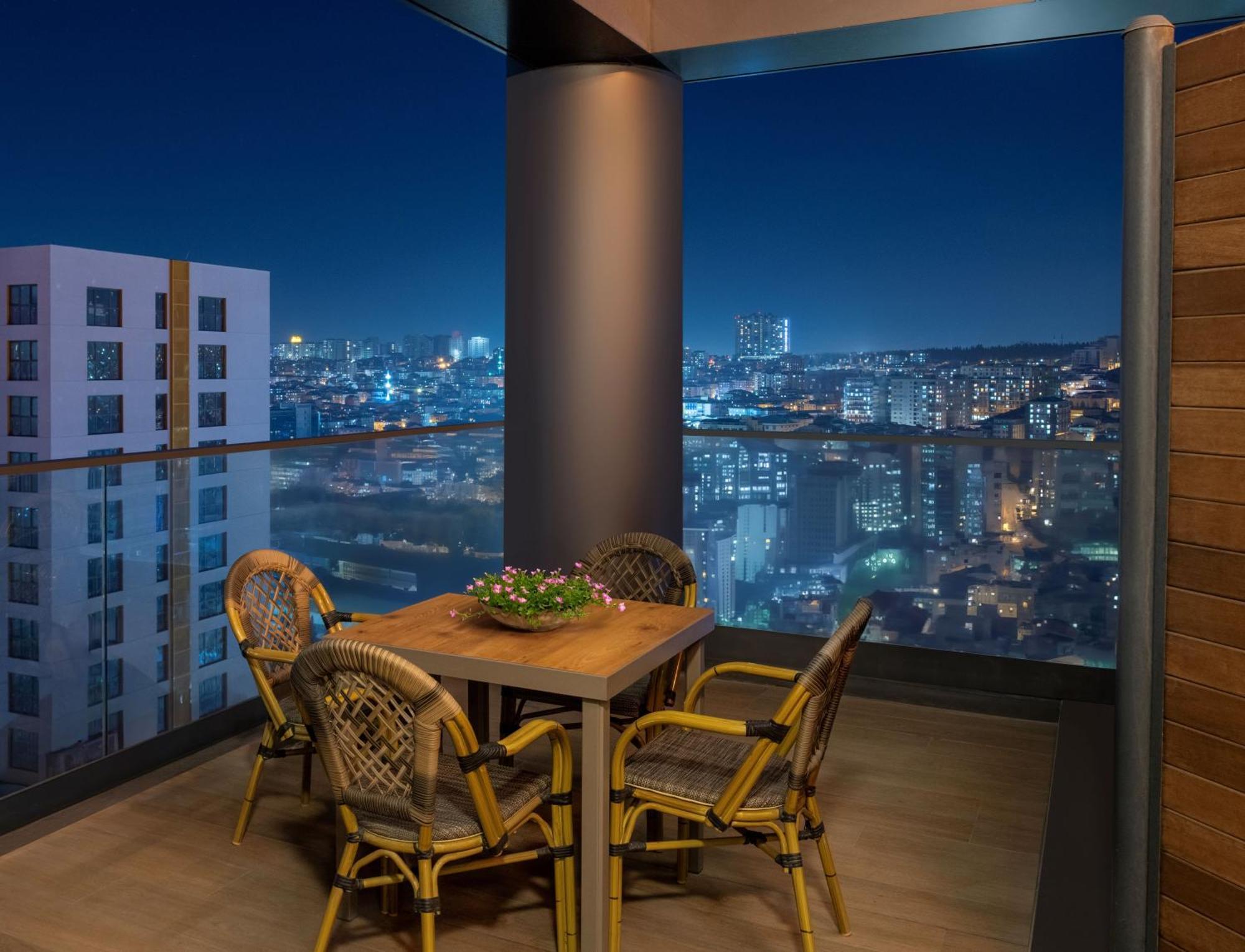 Movenpick Living Istanbul West Hotel Ngoại thất bức ảnh
