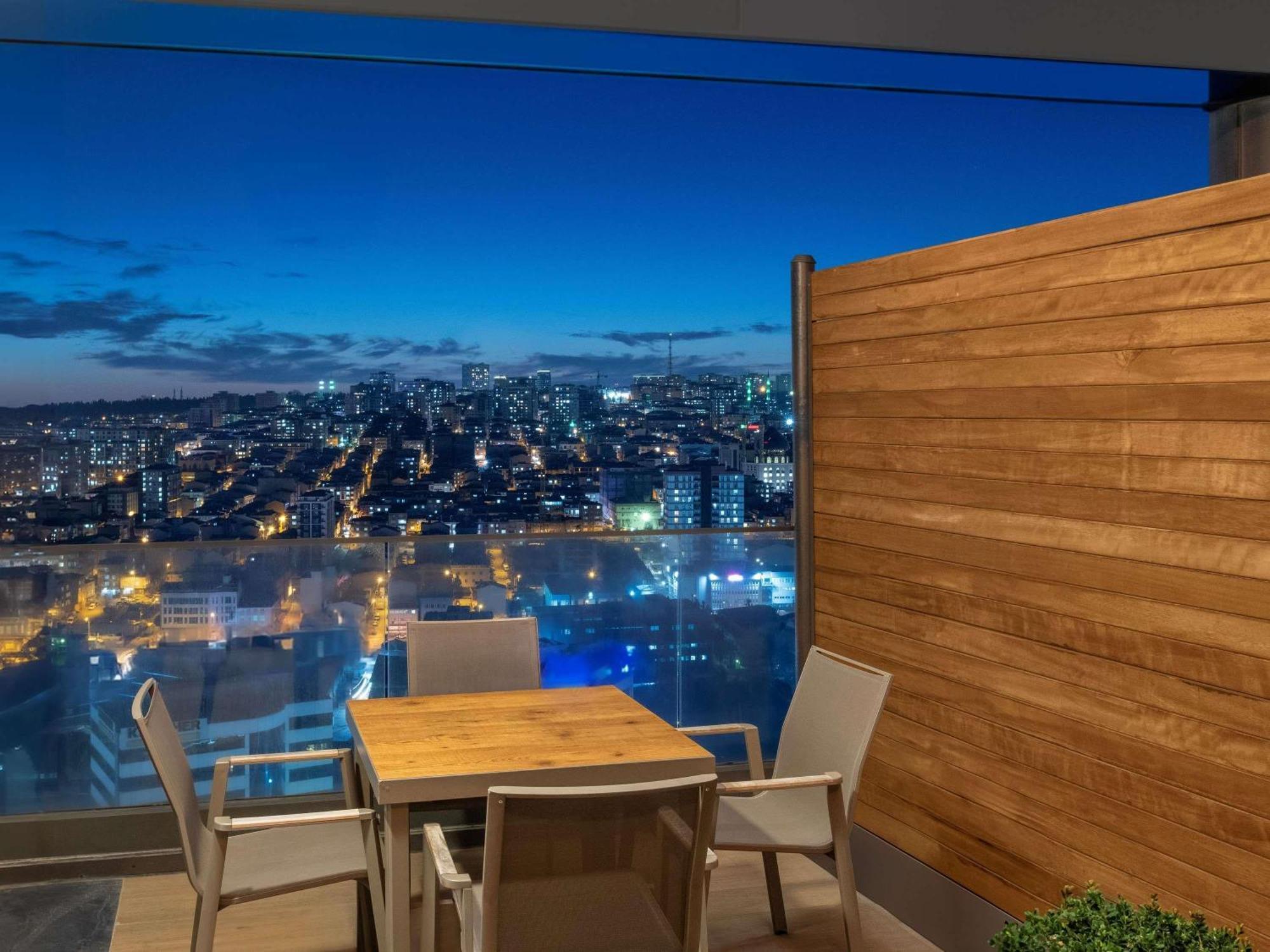 Movenpick Living Istanbul West Hotel Ngoại thất bức ảnh